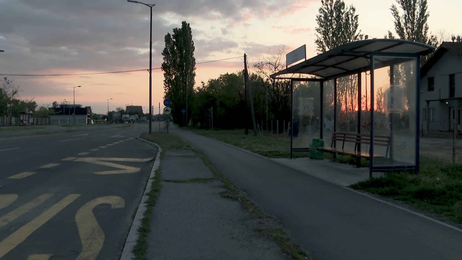 Kísérleti dokumentumfilm egy elnéptelenedett városról: oktatónk és hallgatónk a stábban