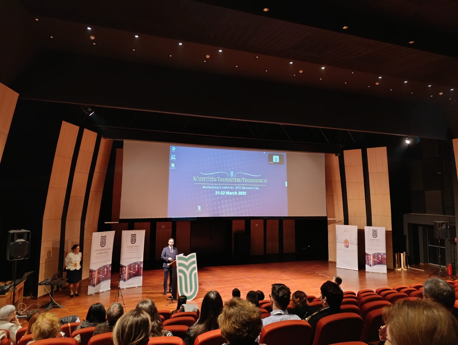 Előadás a Közvetítés/Transmitere/Transmission konferencián az OkTáv projekt keretében