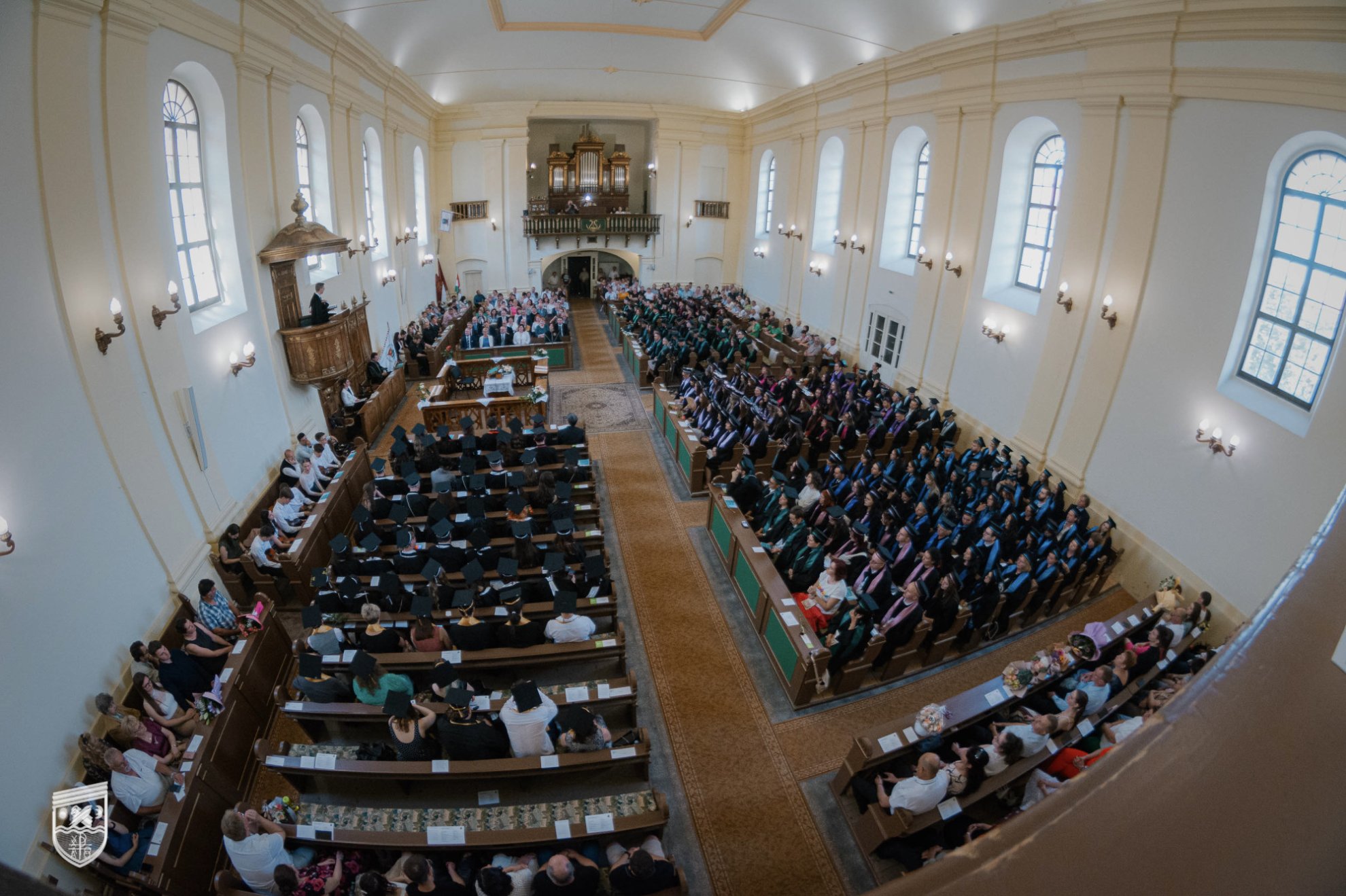 Elballagtak a Partiumi Keresztény Egyetem végzős hallgatói