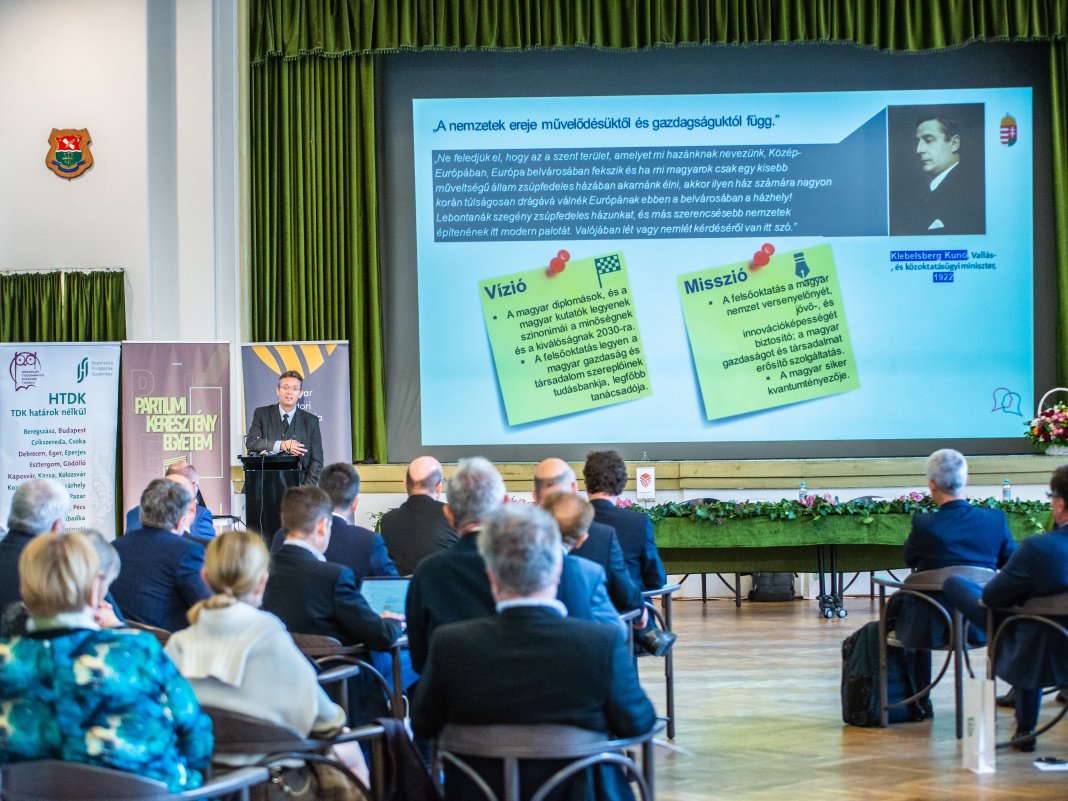 A Magyar Rektori Konferencia soron következő Plenáris ülésére 2022. szeptember 30-án Nagyváradon, a Partiumi Keresztény Egyetemen került sor.