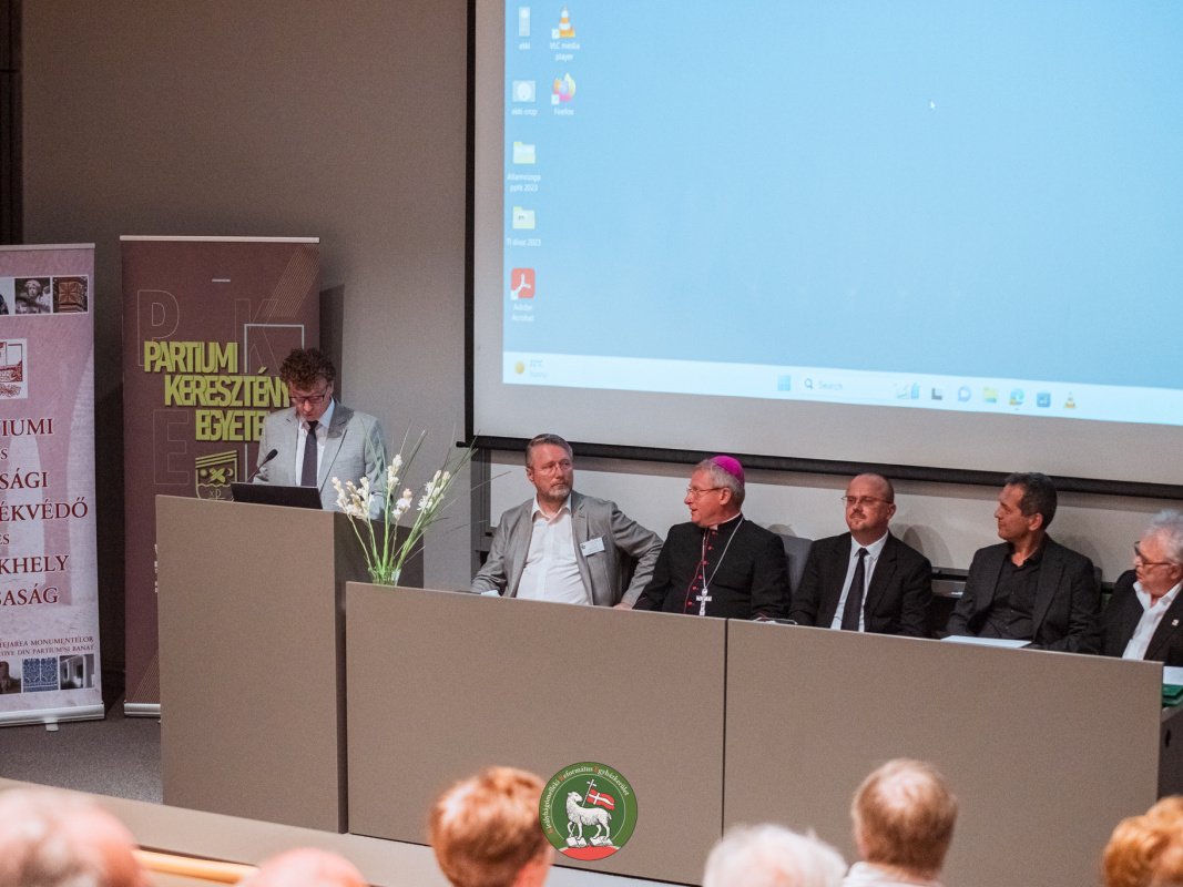 A Partiumi és Bánsági Műemlékvédő és Emlékhely Társaság tiszteletbeli tagjává választotta Dr. Pálfi József professzort, a PKE rektorát