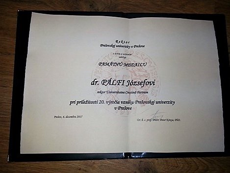 Dr. Pálfi József rektor úr kitüntetése