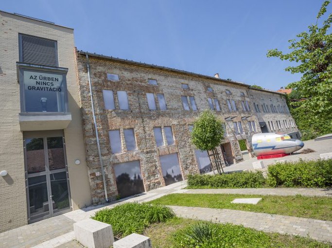 FIX FLUX – Szentendrén a Partiumi Keresztény Egyetem hallgatóinak munkái