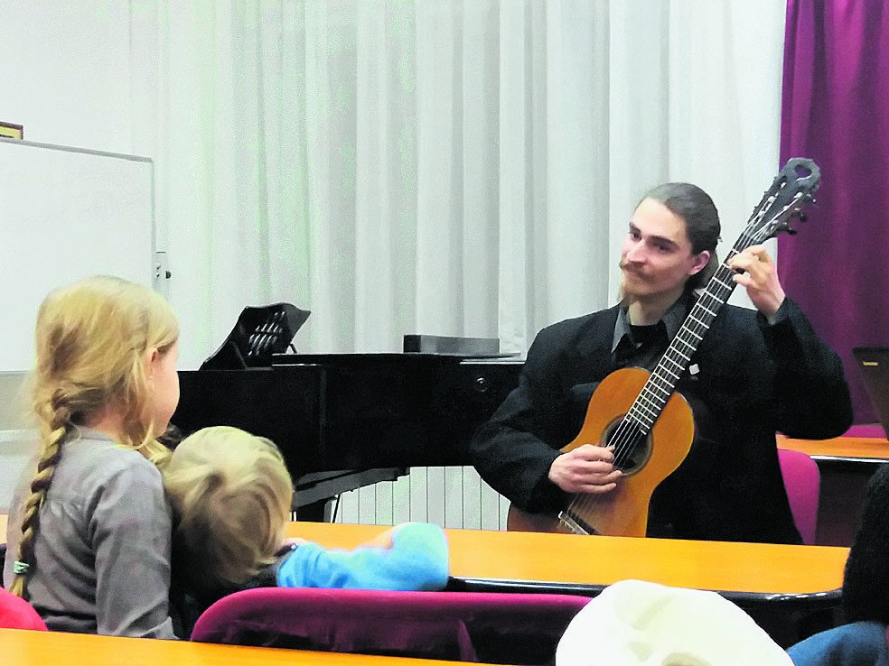 Hang-Játék-Tér: a gitározás a kegyelemről szól