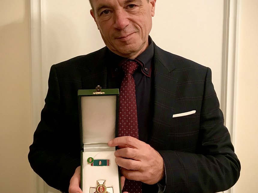 Magyar Érdemrend Tisztikeresztje kitüntetést kapott egyetemünk oktatója, dr. Balázs Géza professzor!