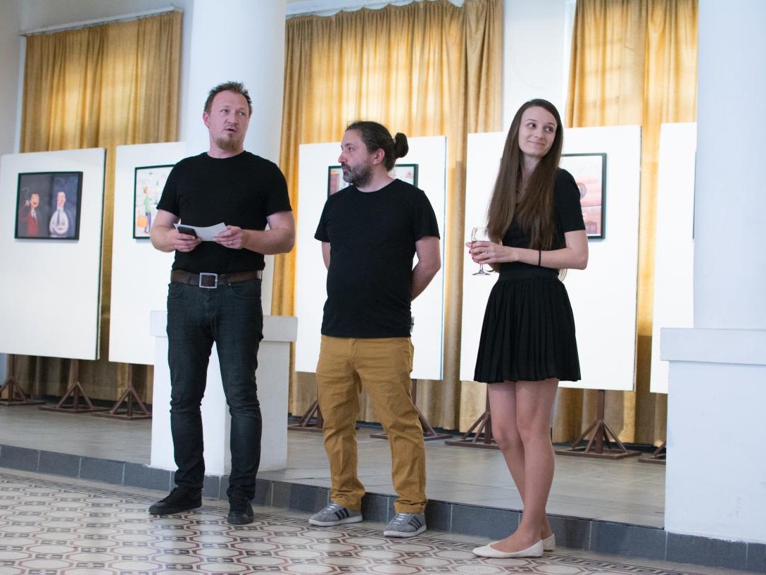 Meseillusztrációkból nyílt kiállítás