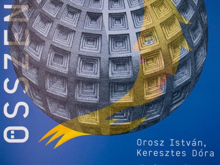 Összenéző