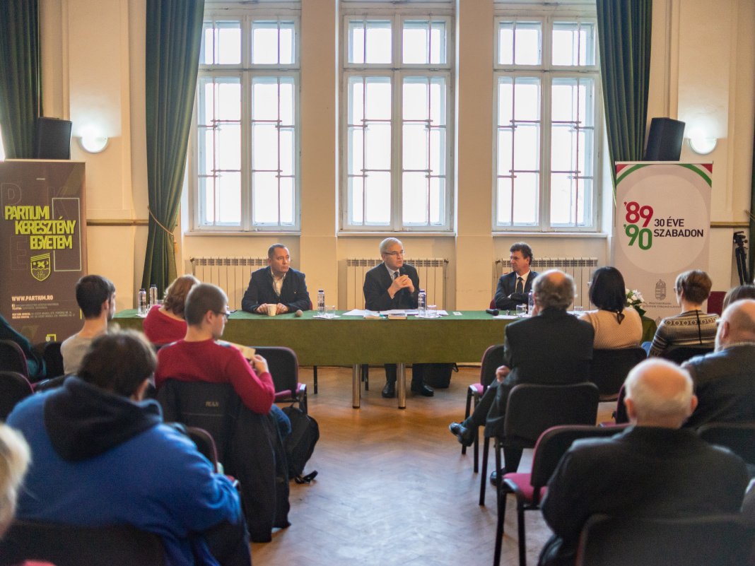 Tőkés: Rátok vár a feladat, hogy befejezzétek a forradalmat!